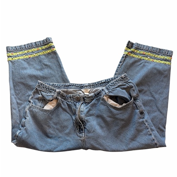 Y2K high waisted capris with ribbon and button hem - Picture 4 of 8